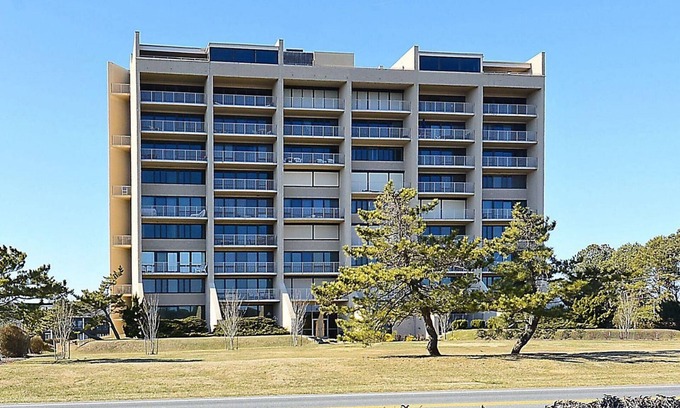 Rehoboth Beach Condo | LINENS INCLUDED!*. Lovely 2 Bedroom, 2 bath condo with soft beachy colors.
