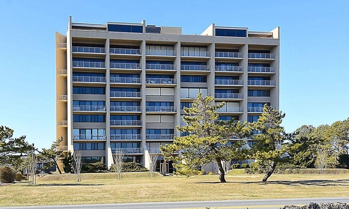 Rehoboth Beach Condo | LINENS INCLUDED*!. 2 BR/2 BA unit with fabulous ocean views from all rooms and 2 large balconies.