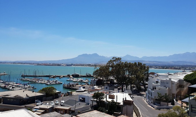 Gordons Bay Central Apartment | Linga Longa - Harbour/full seaview