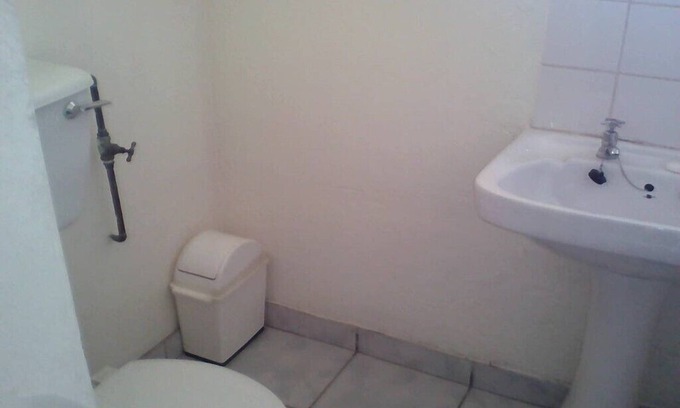 Victoria Falls Cabin | Lion Room with one bed one bath