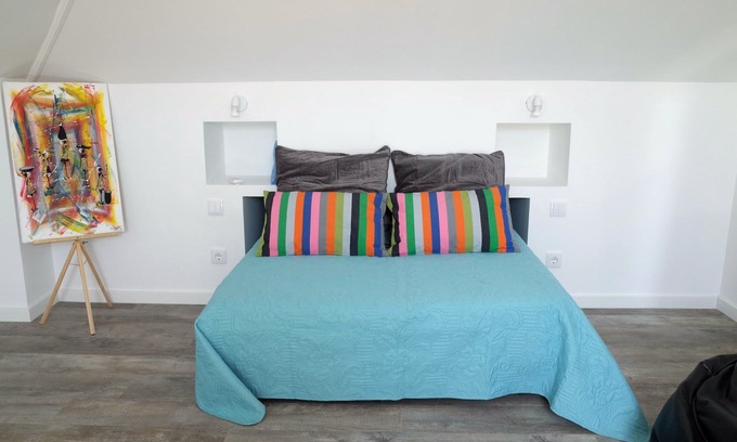 Costa de Caparica Apartment | Lisbon Beach Apartments 6. Studio, beach 5 minutes, free wifi.