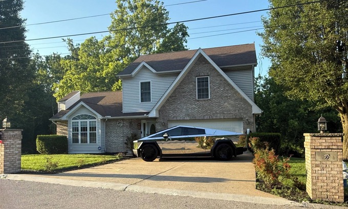 Dunbar House | Listing at Pine Circle