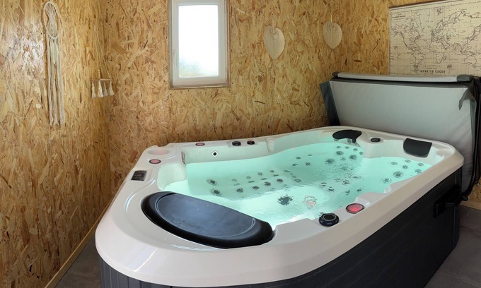 Pleine-Fougeres House | Little bay