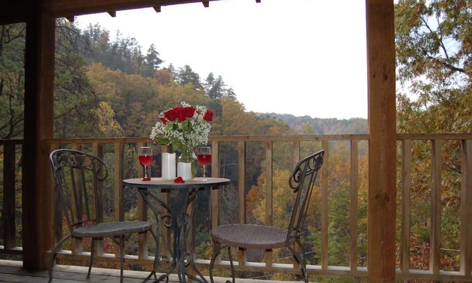Gatlinburg - Pigeon Forge Villa | Little Cabin All To Yourself