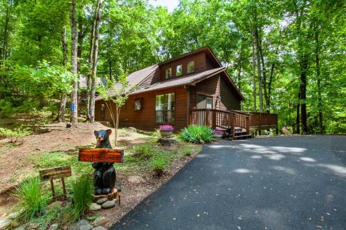 Gatlinburg - Pigeon Forge House | Little Cub Cottage - Mtn Views & Community Pools