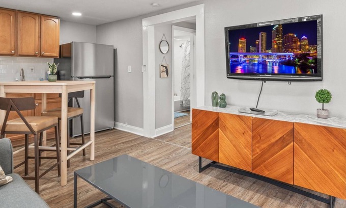 East Tampa House | Little Dream - minutes to everything in Tampa