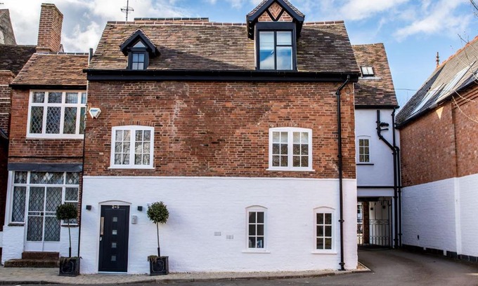 Henley-in-Arden House | Little George, Henley-in-Arden Luxury Apartment