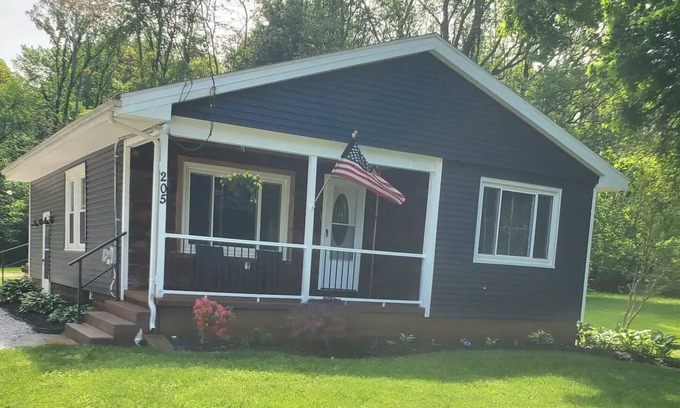 Geneva House | Little Get Away