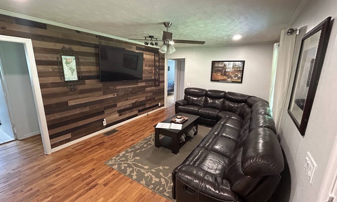 Jasper House | Little House in Jasper