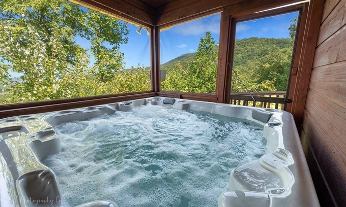 Wears Valley Cabin | Little Little (2-Bedroom Cabin) with Mountain view - Pets Allowed by RedAwning