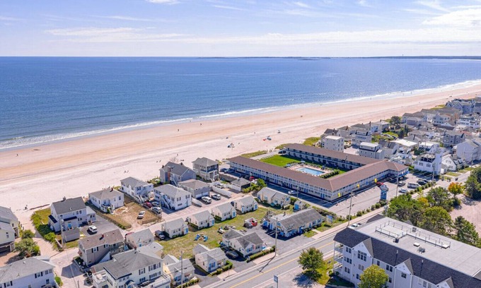 Old Orchard Beach Apartment | Little Miss Cottages - Two Bedroom Cottage Suite - 9