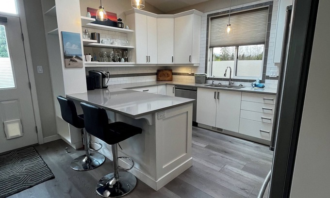 Regional District of Nanaimo House | Little Mountain Guest Suite