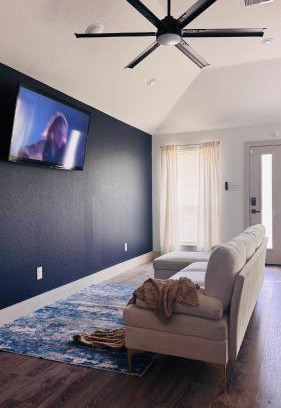 Northeast Houston Villa | Little Nyssa Home away from Home