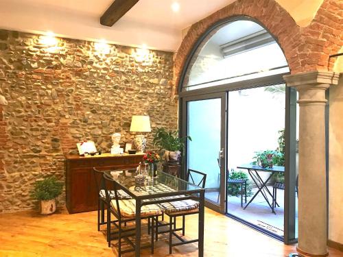 Sant' Ambrogio Apartment | Little Patio