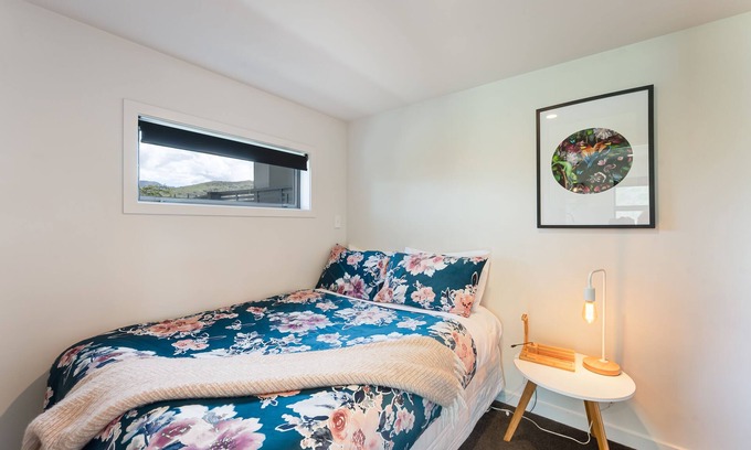 Lower Shotover Apartment | Little Piece of Paradise - with Mountain views