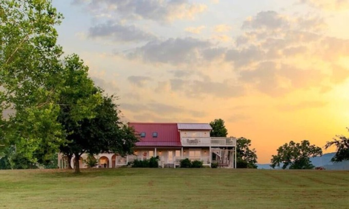 Lookout Valley Neighborhood Association House | Little River Guest House at Tennessee RiverPlace