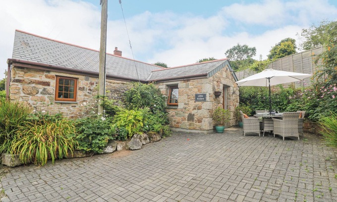 Saint Erth Praze Cottage | LITTLE RIVIERE, pet friendly, character holiday cottage in Hayle