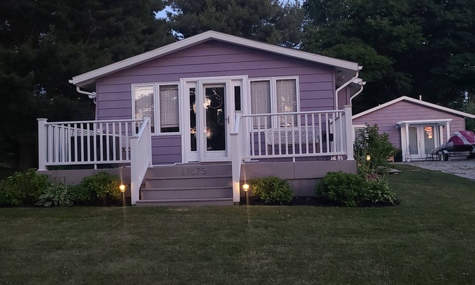 North East Cottage | Little slice of Heaven experiencing Lake Erie - private beach access