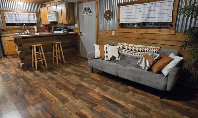 Sulphur Apartment | Little Woods - Cabin Tucked in the Woods