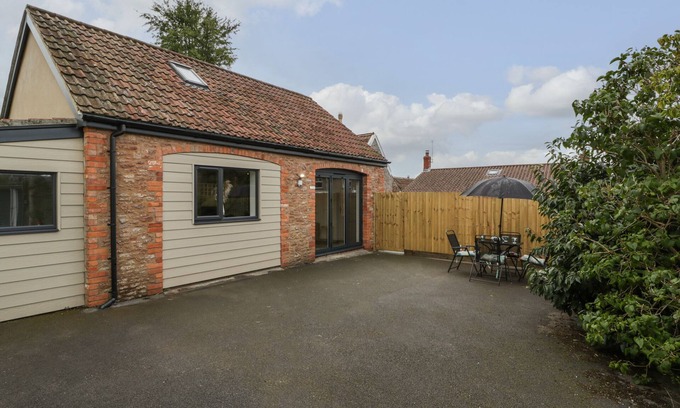 Cheddar Cottage | LITTLEMOOR COTTAGE, romantic, with open fire in Draycott