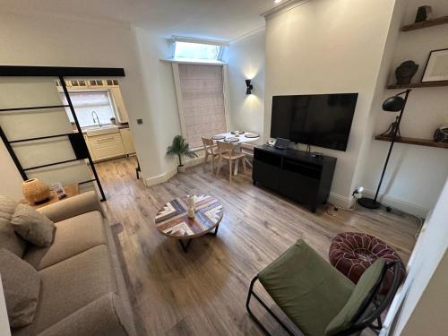Salford Apartment | Littleton Co-living - Private Room Self-cater