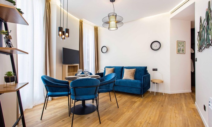 Quartier de la Porte-Saint-Denis Apartment | Live Like Real Parisians in the Heart of Paris