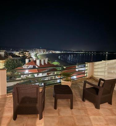 Sao Martinho do Porto Apartment | Live the Beach Life, Duplex Apartment with Beach Views Just 3 Minutes from the Ocean