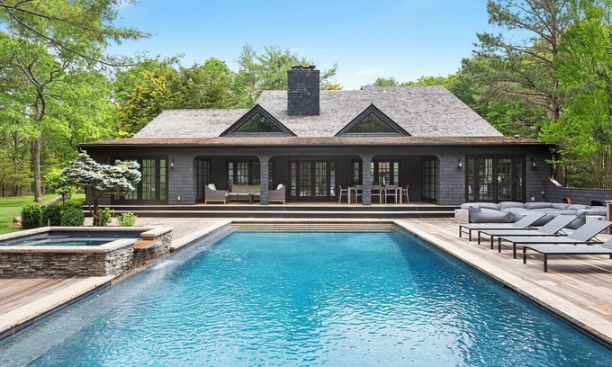 East Hampton House | Live the good life and escape out east to Sag Harbor/Wainscott!