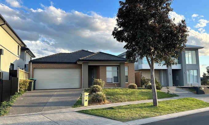 Point Cook House | "Live the Lifestyle You Deserve – Baycrest Drive, Point Cook"