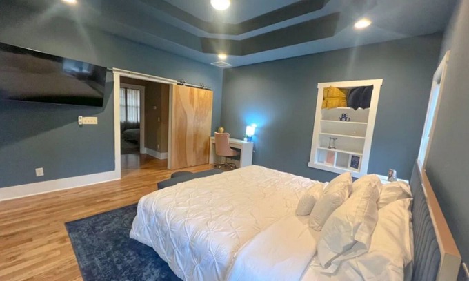 Smyrna House | Live, Work, Play! Near Battery Park/Braves & more! Prime location near highways!