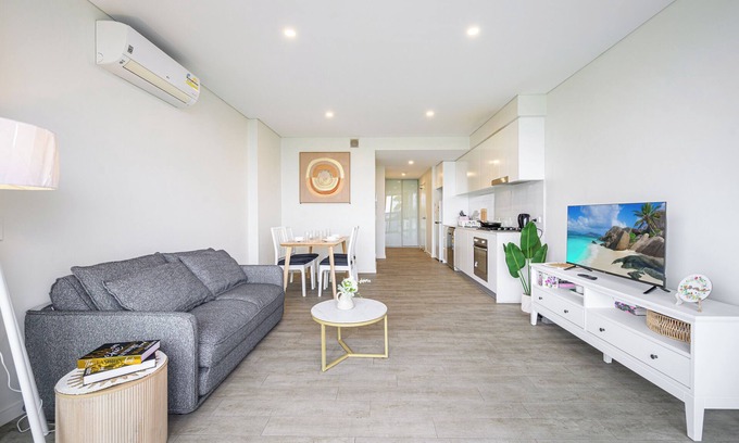 Liverpool Apartment | Liverpool adorable 2Br apt with Free Parking