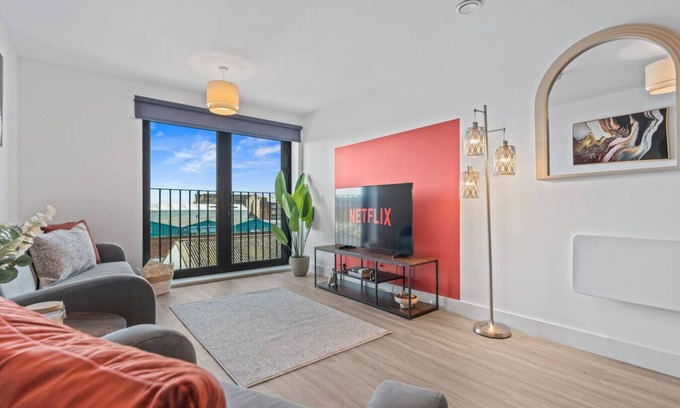Liverpool City Centre Apartment | Liverpool City Stay – 2BR Apartment - Sleeps 3