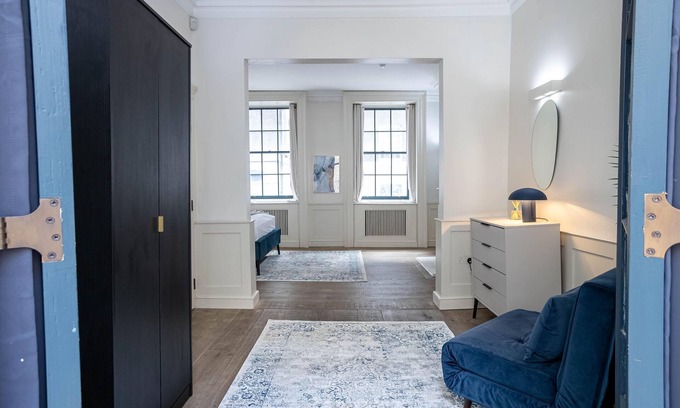 Bishopsgate Apartment | Liverpool St Three Bedroom Home near Tube Station