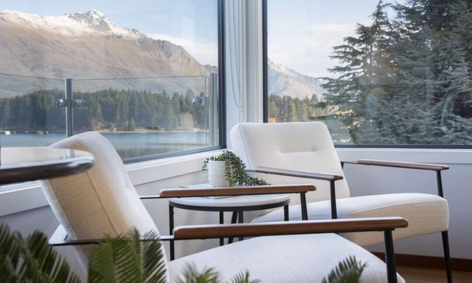 Queenstown House | Livin' on Lake Time | Waterfront home | Spectacular views and convenient to town