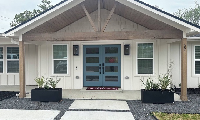 Oakwood House | Livin' The Life Inn CStat