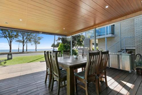 Bongaree House | LIVING ON THE DECK!
