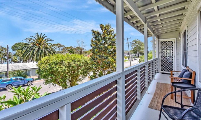 Soldiers Point House | Living The Dream - Living The Dream: Cozy retreat with Wi-Fi, BBQ, fireplace, and outdoor area