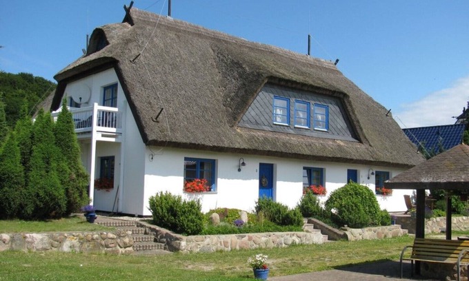 Lancken-Granitz Apartment | Living under "thatch" Family-friendly, dogs allowed, garden+large open space