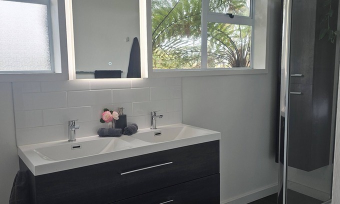 Hokitika House | Livingstone Retreat is perfect for family's & large groups to relax & enjoy!