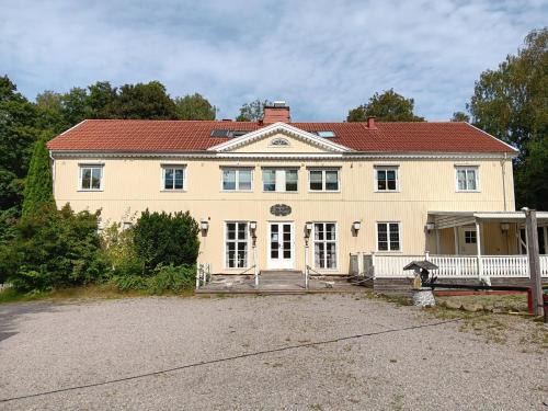 Ljungskile Hotel | Ljungskile Turist Hotell