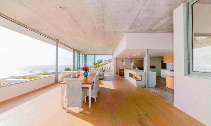 Hout Bay House | Llandudno Family Home with Ocean Views