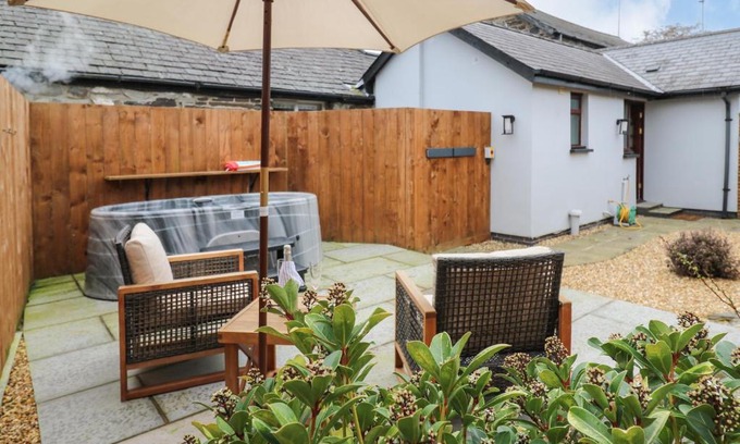 Bow Street House | Llygad Y Dydd