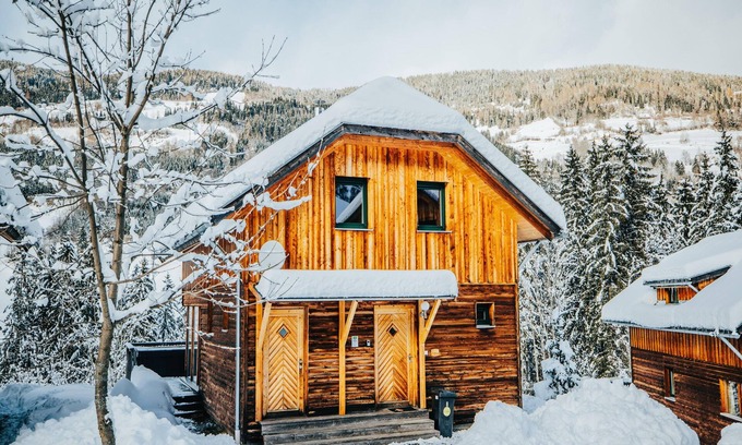 Sankt Georgen am Kreischberg Ski Chalet | Lovely holiday home with whirlpool and sauna
