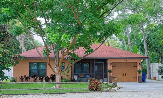 Sarasota Springs House | Located in Sarasota Springs. 15 mins to Siesta Key and 10 mins to downtown