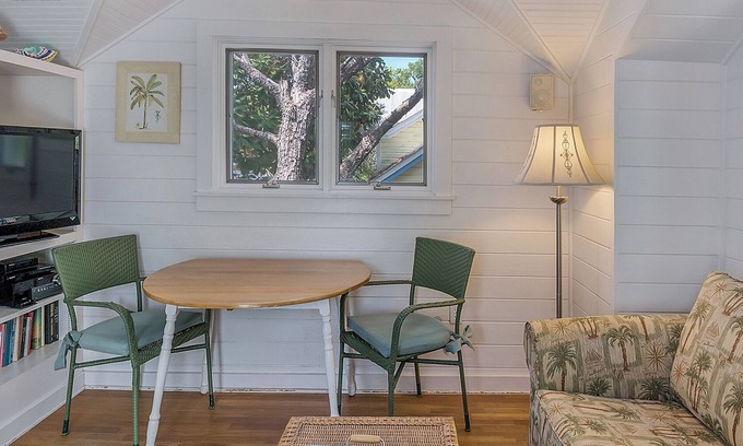 Seaside House | Located in Seaside - Sleeps 4