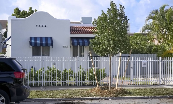 Coral Way House | Located in the heart of Littler Havana Calle 8 Home