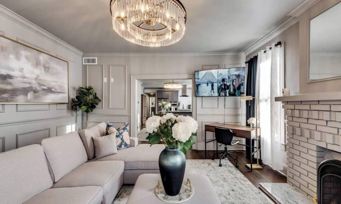 Old East Dallas Condo | Located in the Munger Place Historic District, this remodeled gem blends timeless elegance with modern comfort. Accommodates 3 guests with a cozy queen-size bed, luxury linens, leather sofa, high-speed internet, and top-tier appliances.