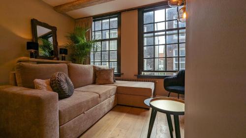 Burgwallen Nieuwe Zijde Apartment | Locatie Downtown