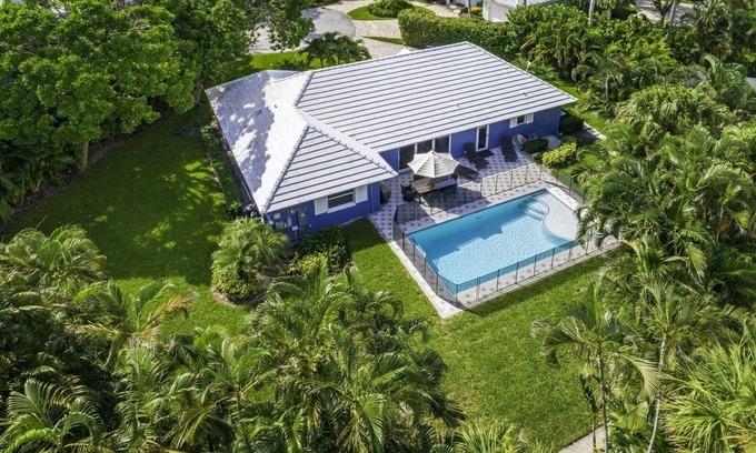 Delray Beach House | LOCATION! Beachgoers Dream Home 1 block from the beach with a heated pool!