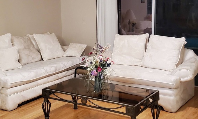 Pembroke Pines House | LOCATION! LOCATION! ENJOY LONG TERM RENTAL. WALK TO MOST PLACES YOU'LL NEED.